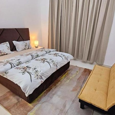 Elegant Villa Rooms In Dubai Near Airport Exterior photo