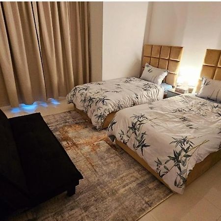 Elegant Villa Rooms In Dubai Near Airport Exterior photo