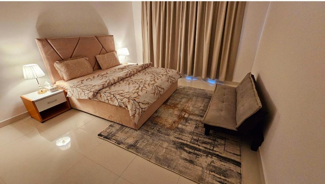 Elegant Villa Rooms In Dubai Near Airport Exterior photo