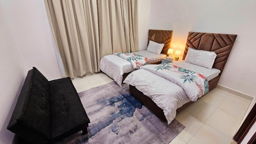 Elegant Villa Rooms In Dubai Near Airport Exterior photo