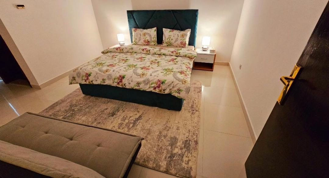 Elegant Villa Rooms In Dubai Near Airport Exterior photo
