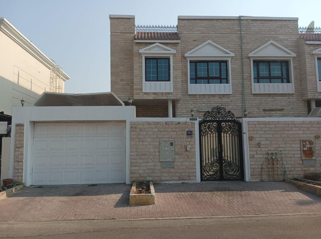 Elegant Villa Rooms In Dubai Near Airport Exterior photo